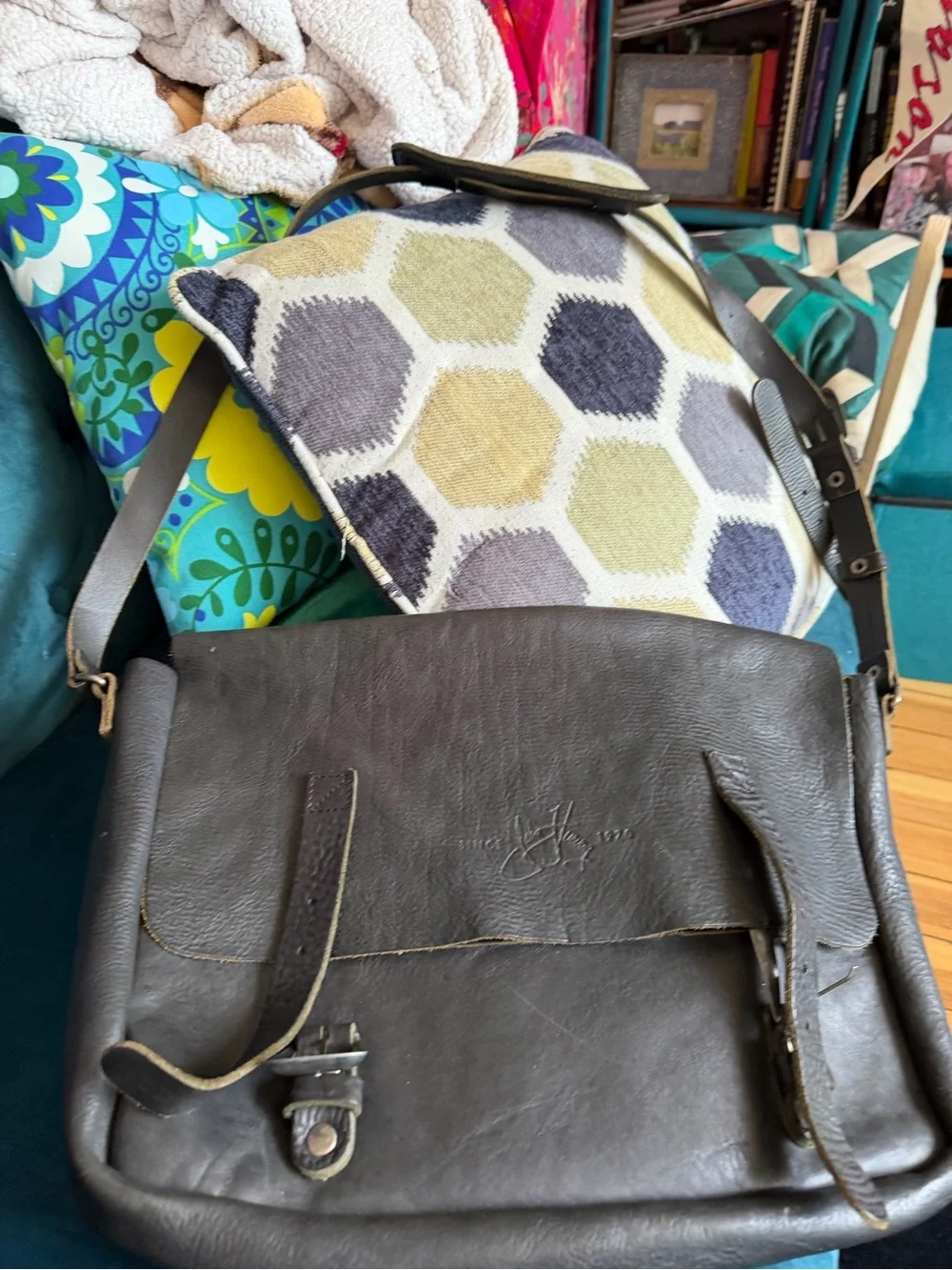 Men's Fluevog Black Leather Messenger Bag - Classic Professional Briefcase
